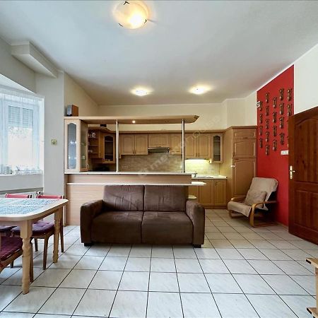 Glos Mew Apartment โควอบเซก ภายนอก รูปภาพ