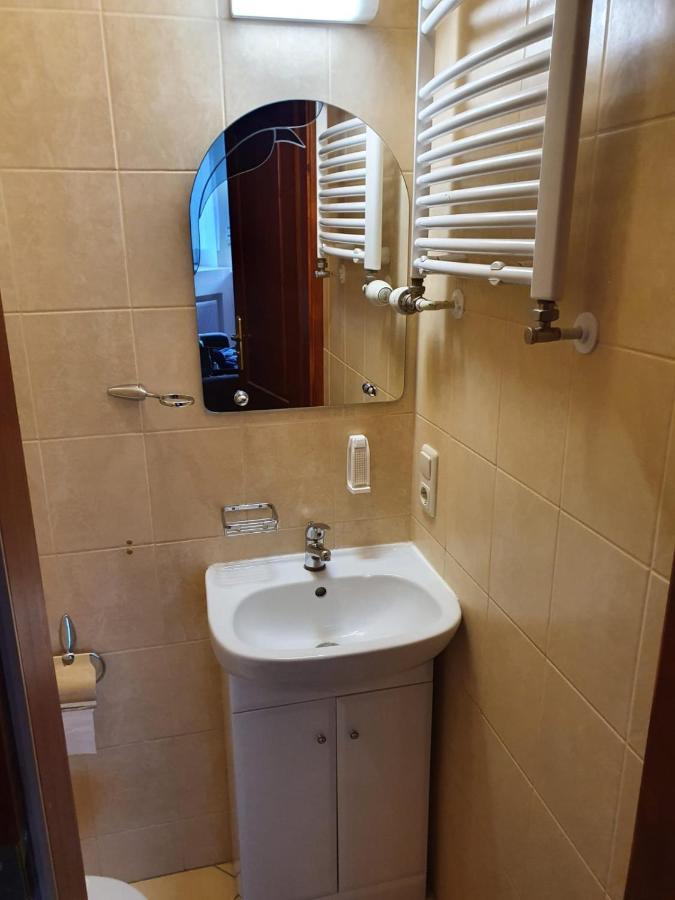 Glos Mew Apartment โควอบเซก ภายนอก รูปภาพ