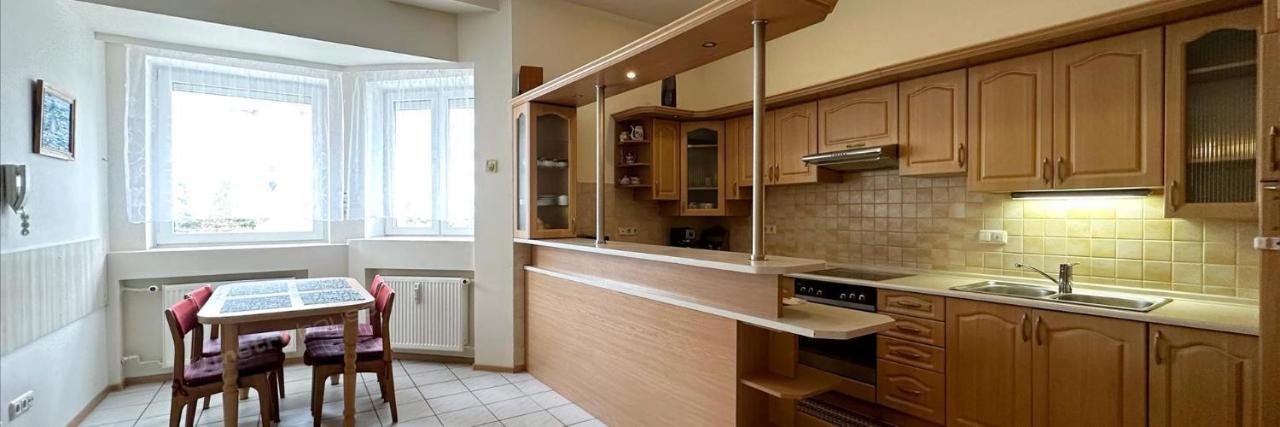 Glos Mew Apartment โควอบเซก ภายนอก รูปภาพ