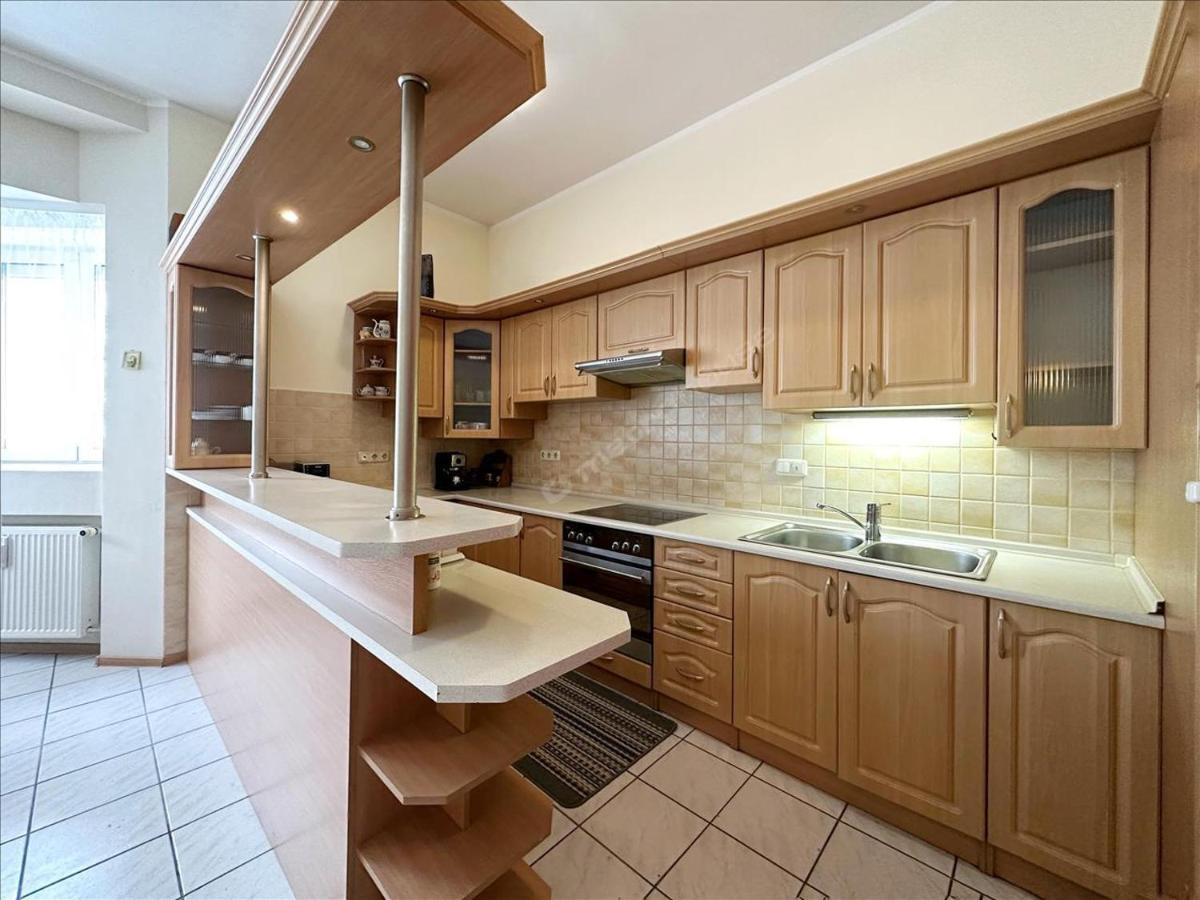 Glos Mew Apartment โควอบเซก ภายนอก รูปภาพ