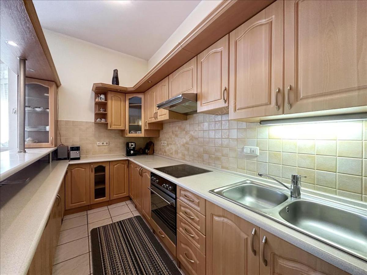 Glos Mew Apartment โควอบเซก ภายนอก รูปภาพ