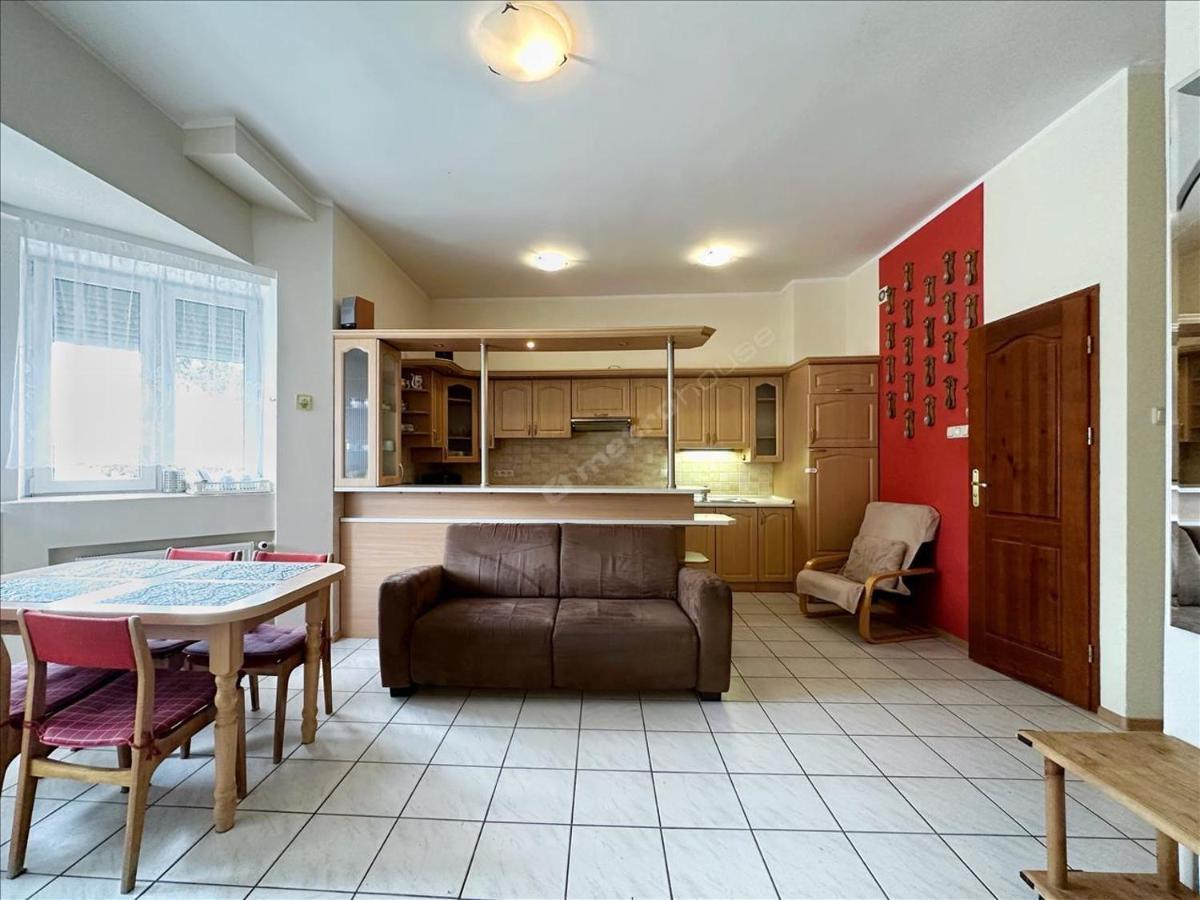 Glos Mew Apartment โควอบเซก ภายนอก รูปภาพ